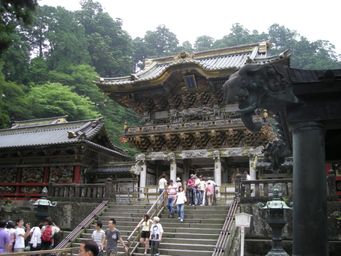 Puerta de Yomcimon gate y templo en Nikko