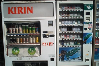 Máquina automática dispensadora de tabaco en Tokyo (Japón)